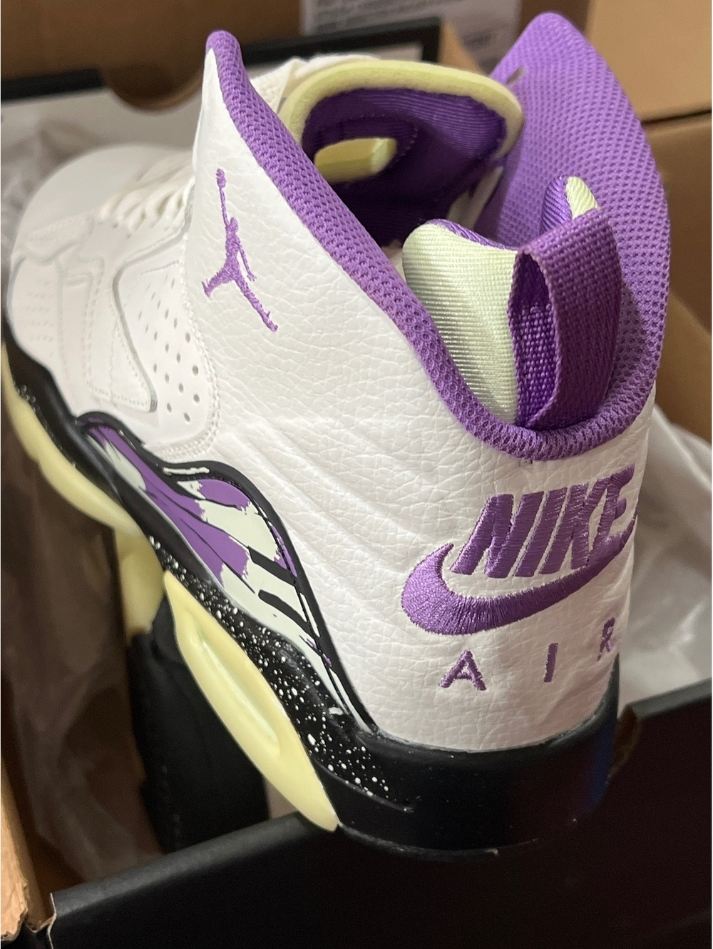 Air Jordan MVP Summit White Raspberry big kids sneakers new - Picture 4 of 8